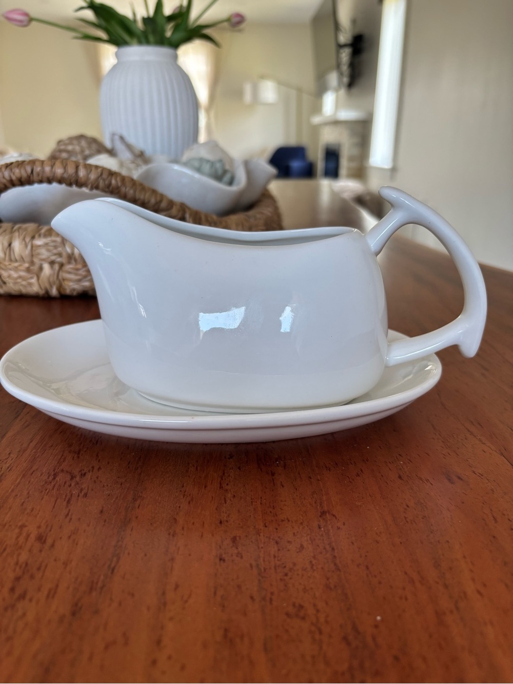 White Porcelain Gravy Boat with Underplate - Picture 5 of 8